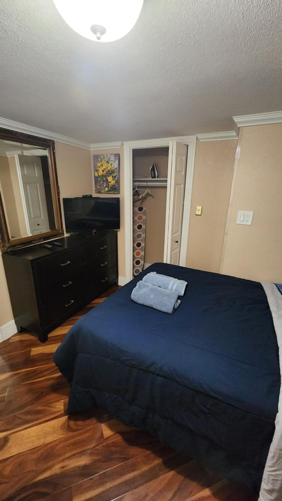 One Bedroom Few Blocks From The And Tropicana Casino *
