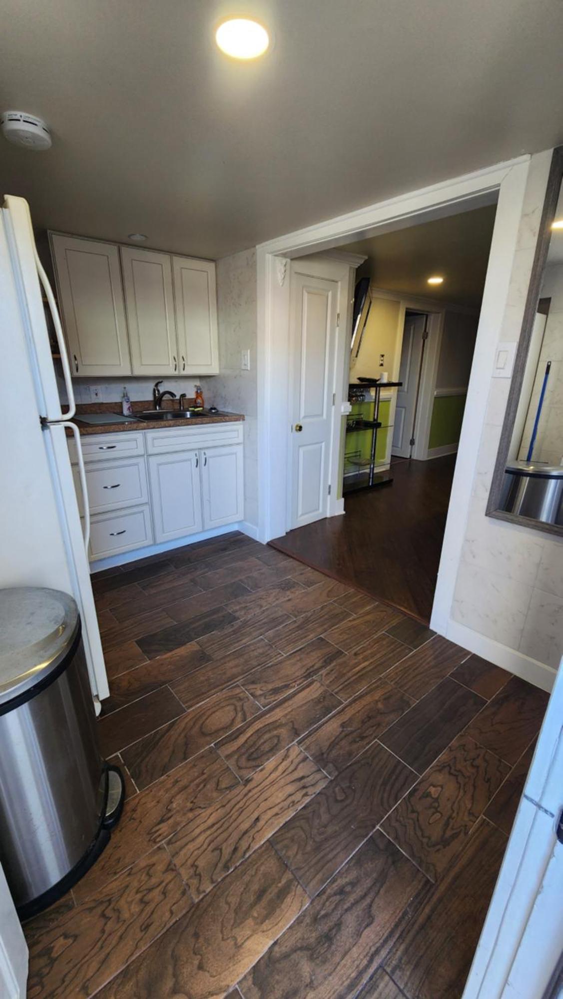 One Bedroom Few Blocks From The And Tropicana Casino *